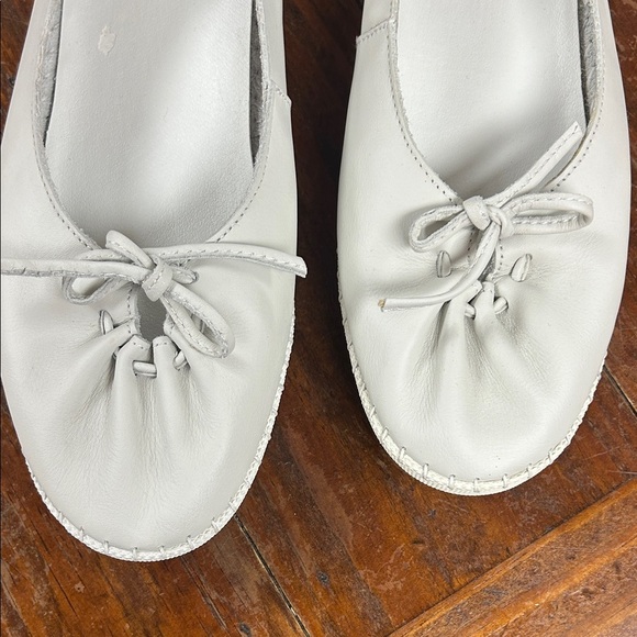 NWOB Women's White Flats - Bos & Co - Picture 6 of 7